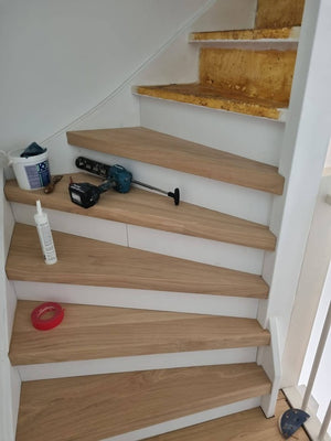 Eiken trap renoveren wit stootbord